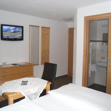 トゥクス Gruenwaldhof Bed & Breakfast エクステリア 写真