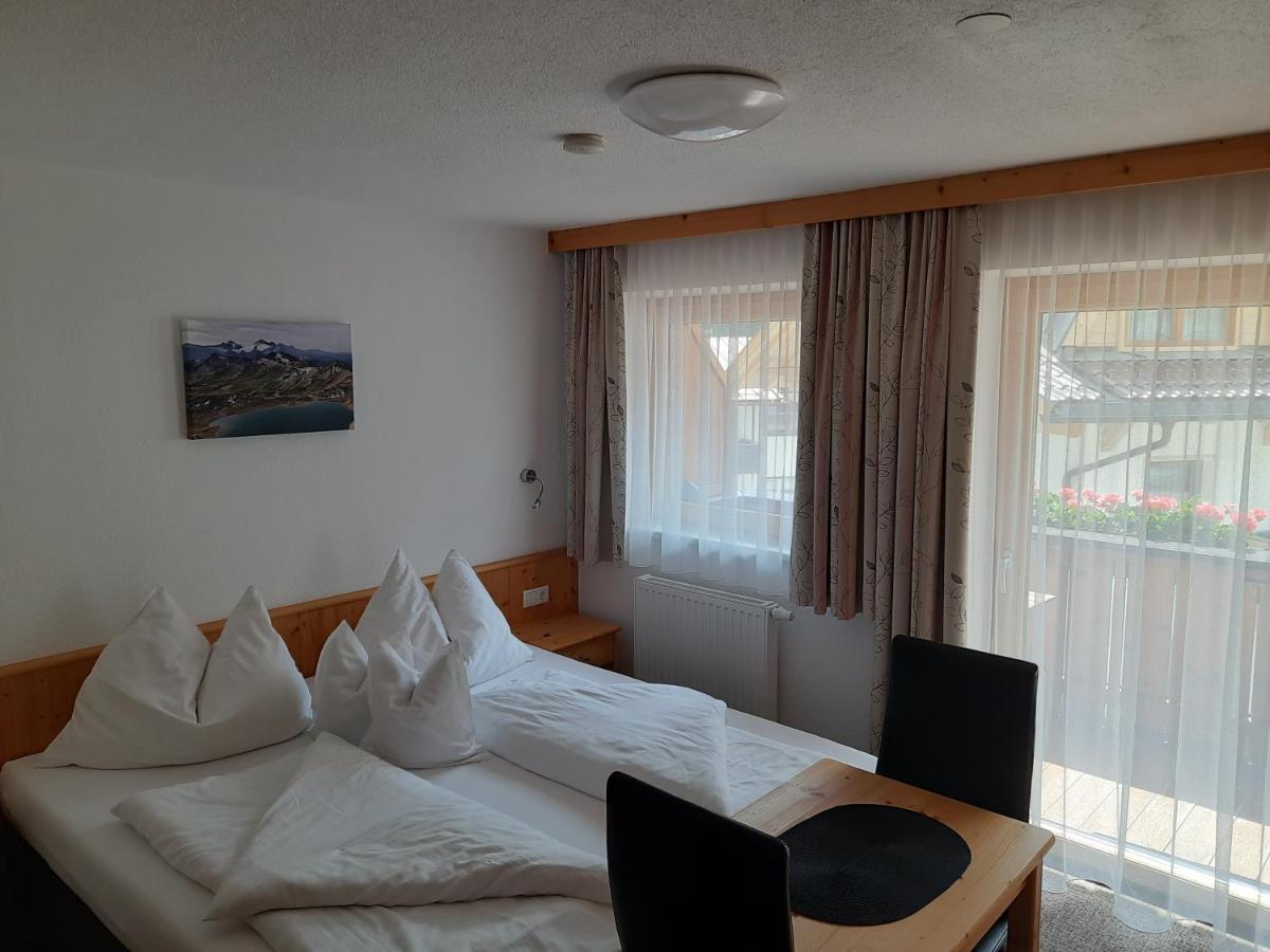 トゥクス Gruenwaldhof Bed & Breakfast エクステリア 写真