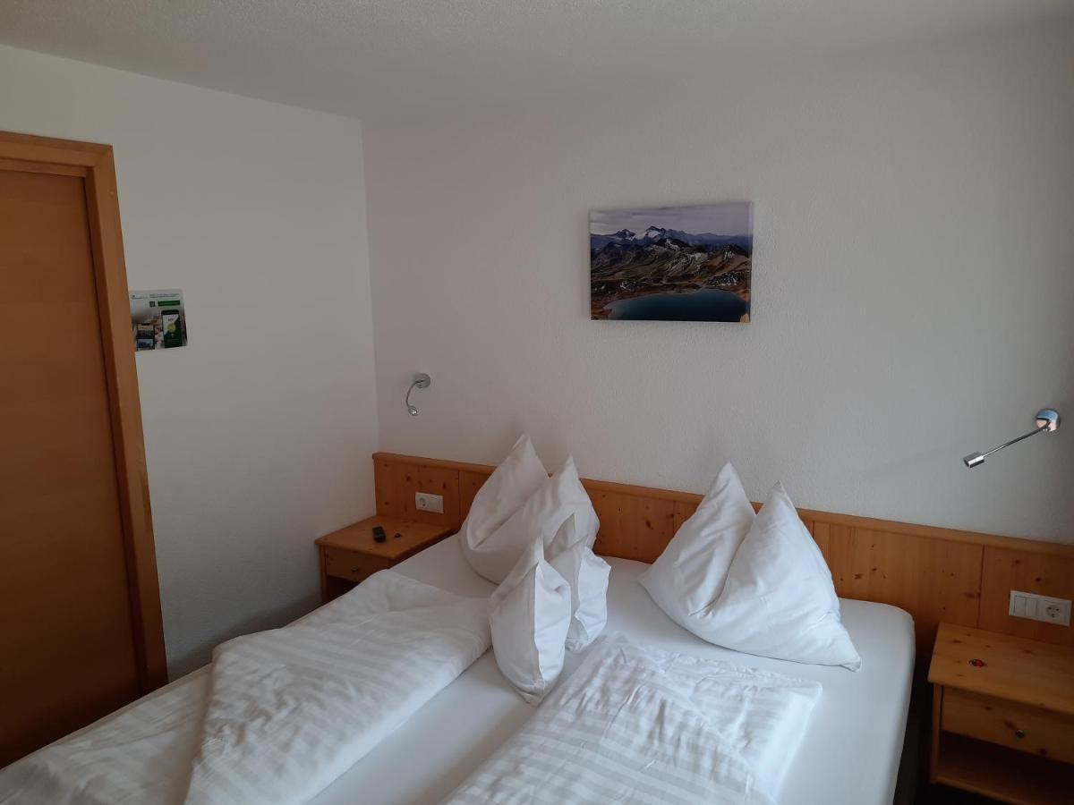 トゥクス Gruenwaldhof Bed & Breakfast エクステリア 写真