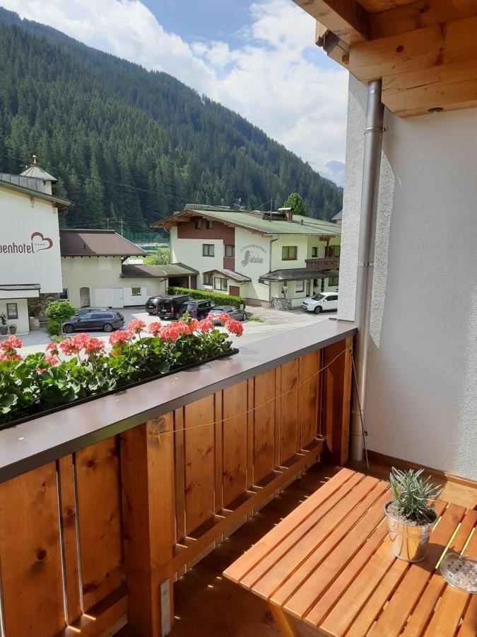 トゥクス Gruenwaldhof Bed & Breakfast エクステリア 写真