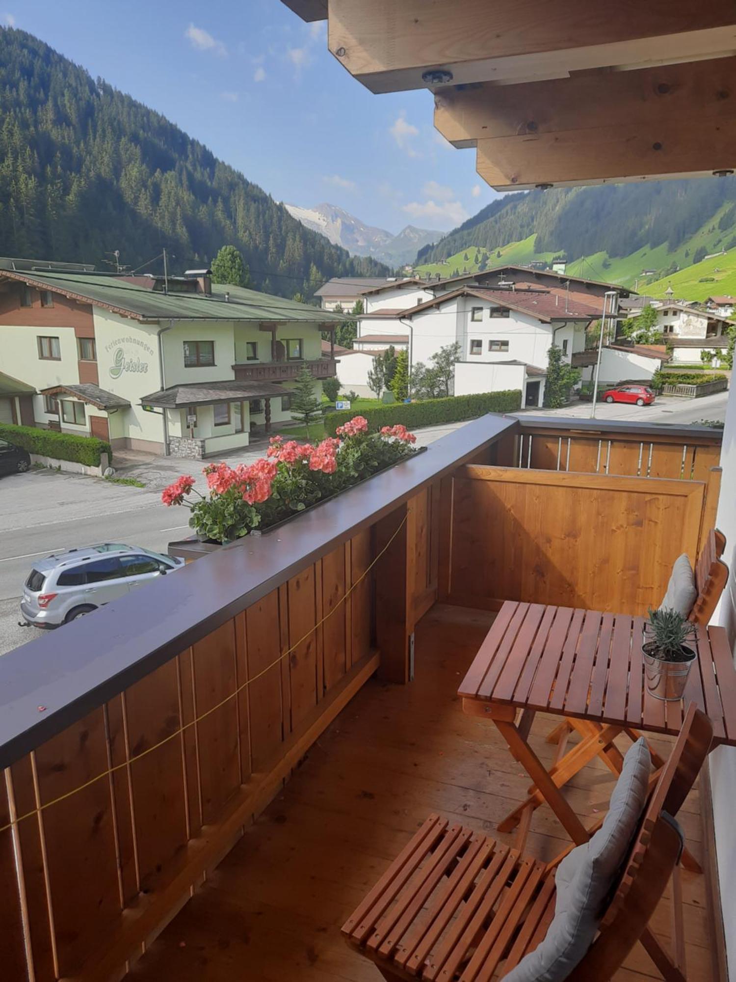 トゥクス Gruenwaldhof Bed & Breakfast エクステリア 写真