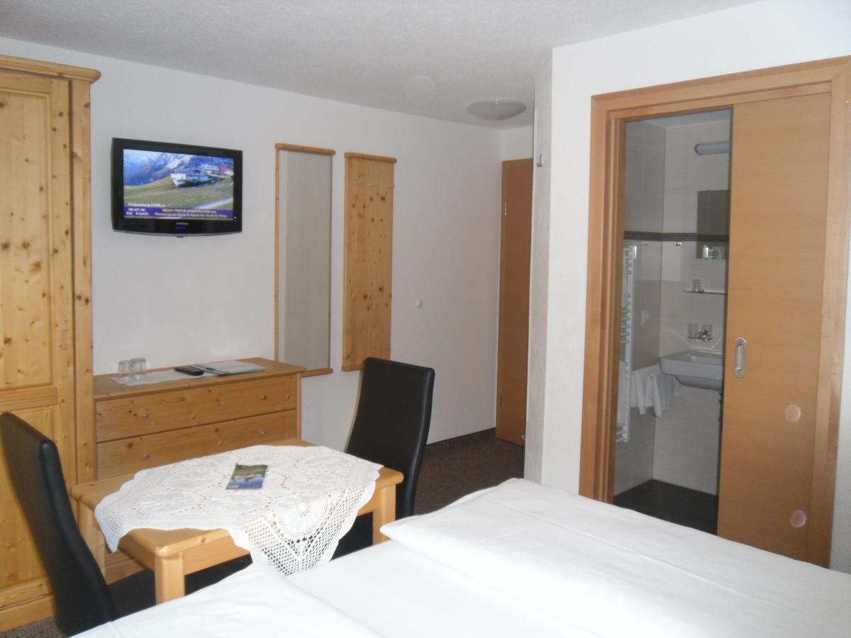 トゥクス Gruenwaldhof Bed & Breakfast エクステリア 写真