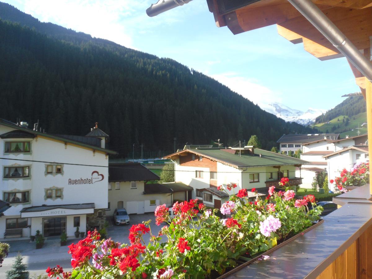 トゥクス Gruenwaldhof Bed & Breakfast エクステリア 写真