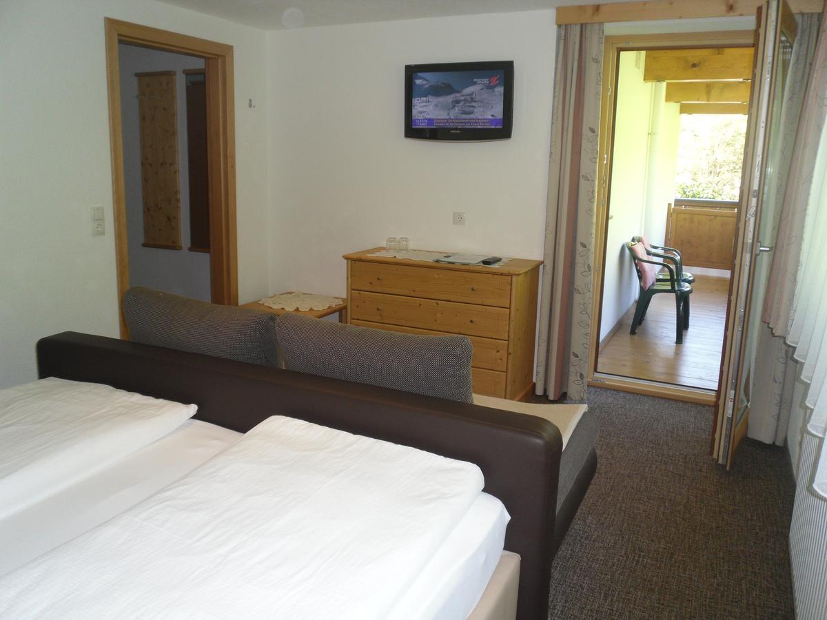 トゥクス Gruenwaldhof Bed & Breakfast エクステリア 写真