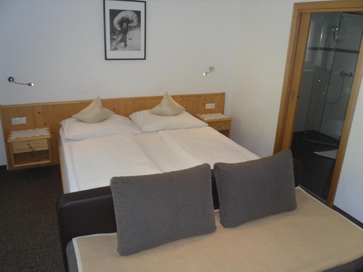 トゥクス Gruenwaldhof Bed & Breakfast エクステリア 写真