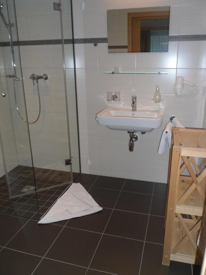トゥクス Gruenwaldhof Bed & Breakfast エクステリア 写真