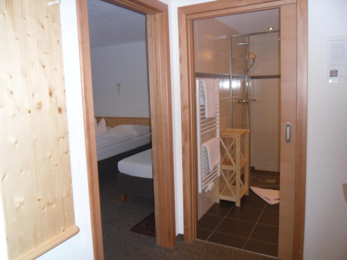 トゥクス Gruenwaldhof Bed & Breakfast エクステリア 写真
