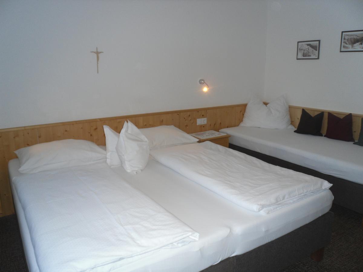 トゥクス Gruenwaldhof Bed & Breakfast エクステリア 写真