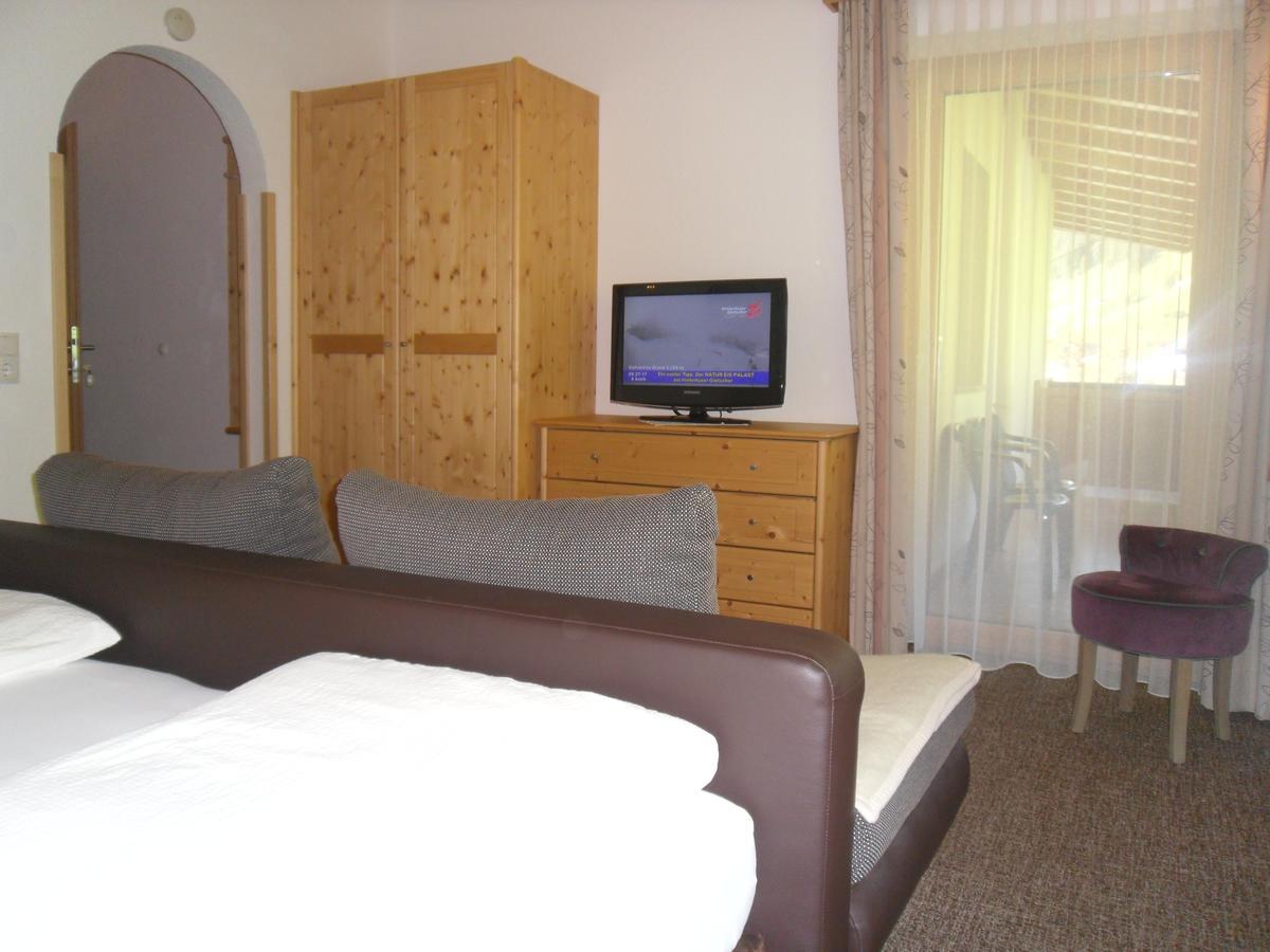 トゥクス Gruenwaldhof Bed & Breakfast エクステリア 写真