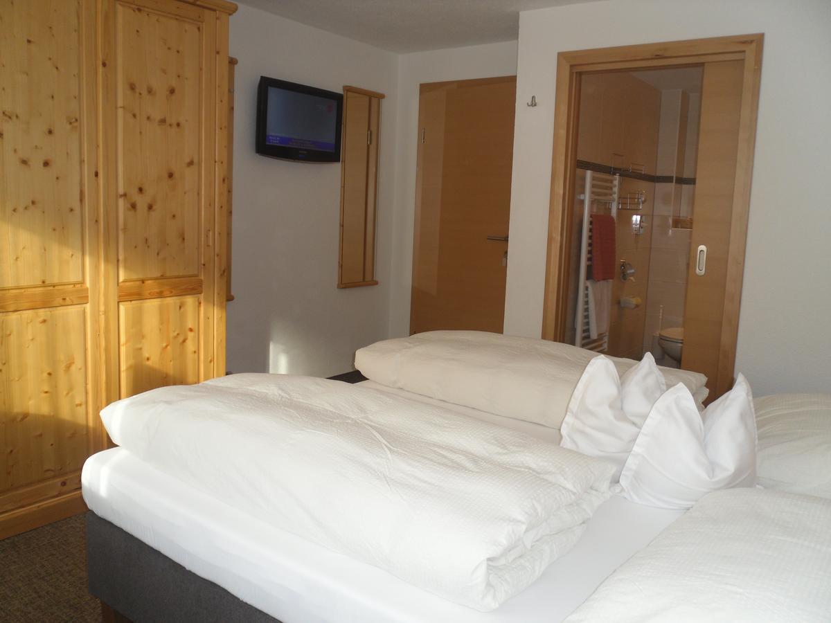 トゥクス Gruenwaldhof Bed & Breakfast エクステリア 写真
