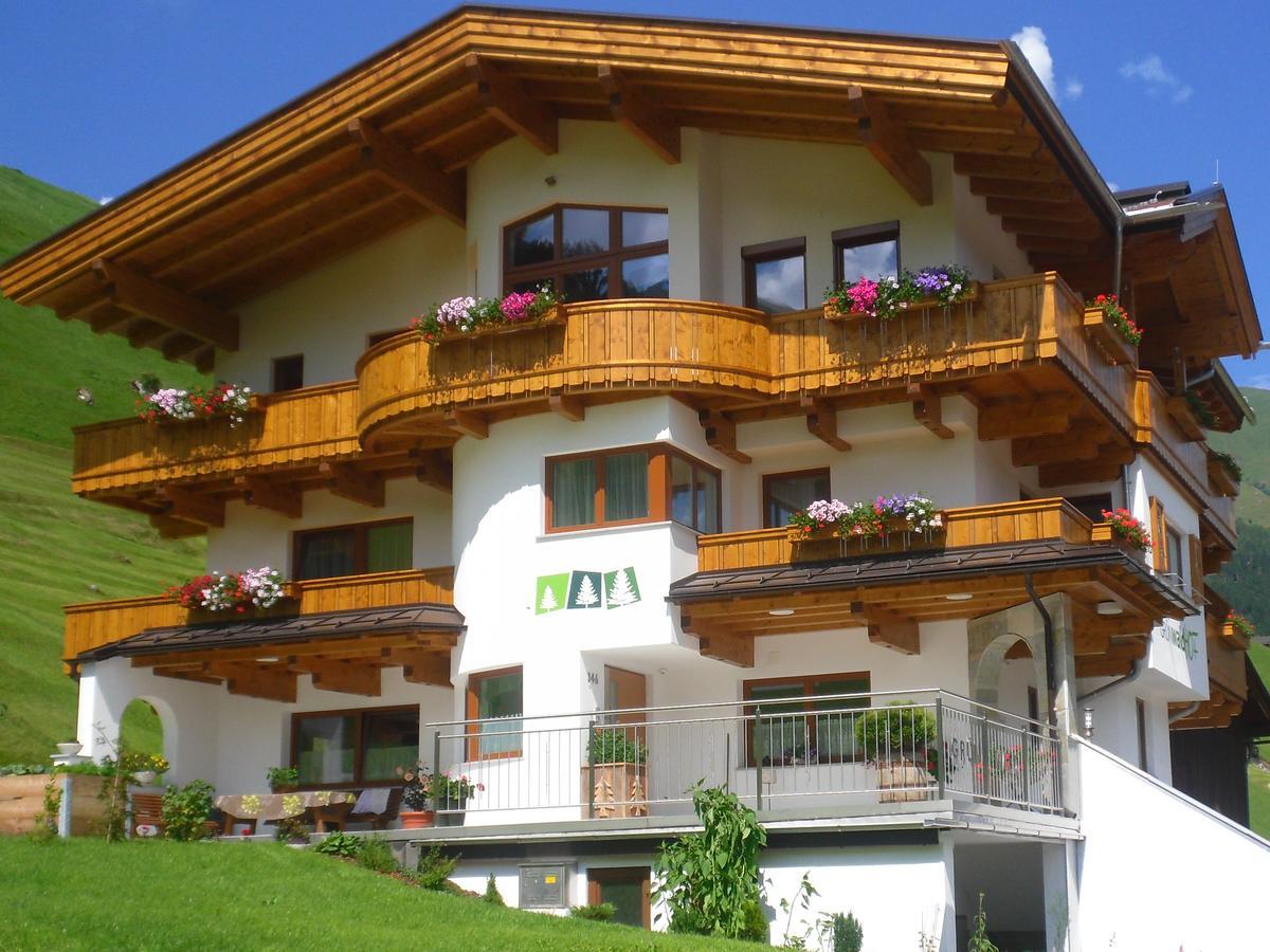 トゥクス Gruenwaldhof Bed & Breakfast エクステリア 写真