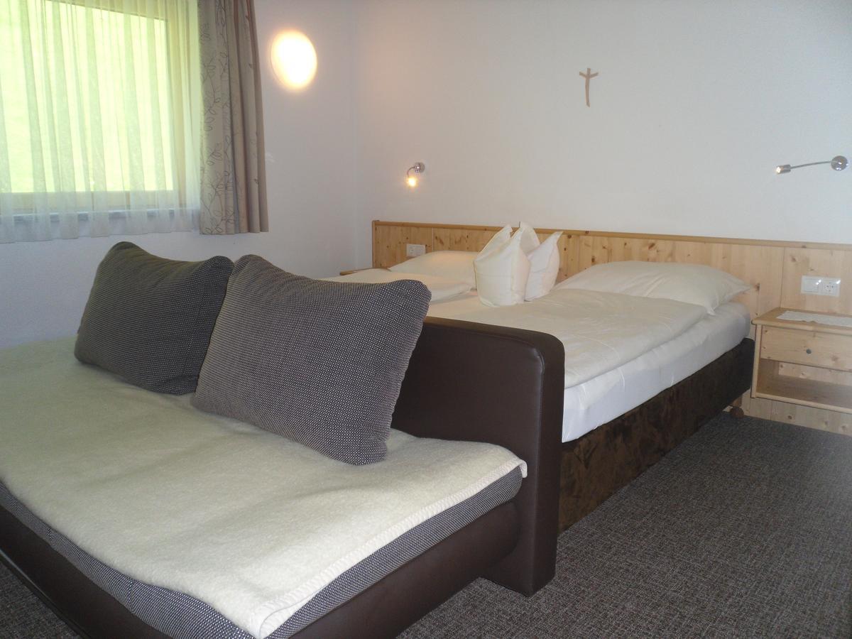トゥクス Gruenwaldhof Bed & Breakfast エクステリア 写真