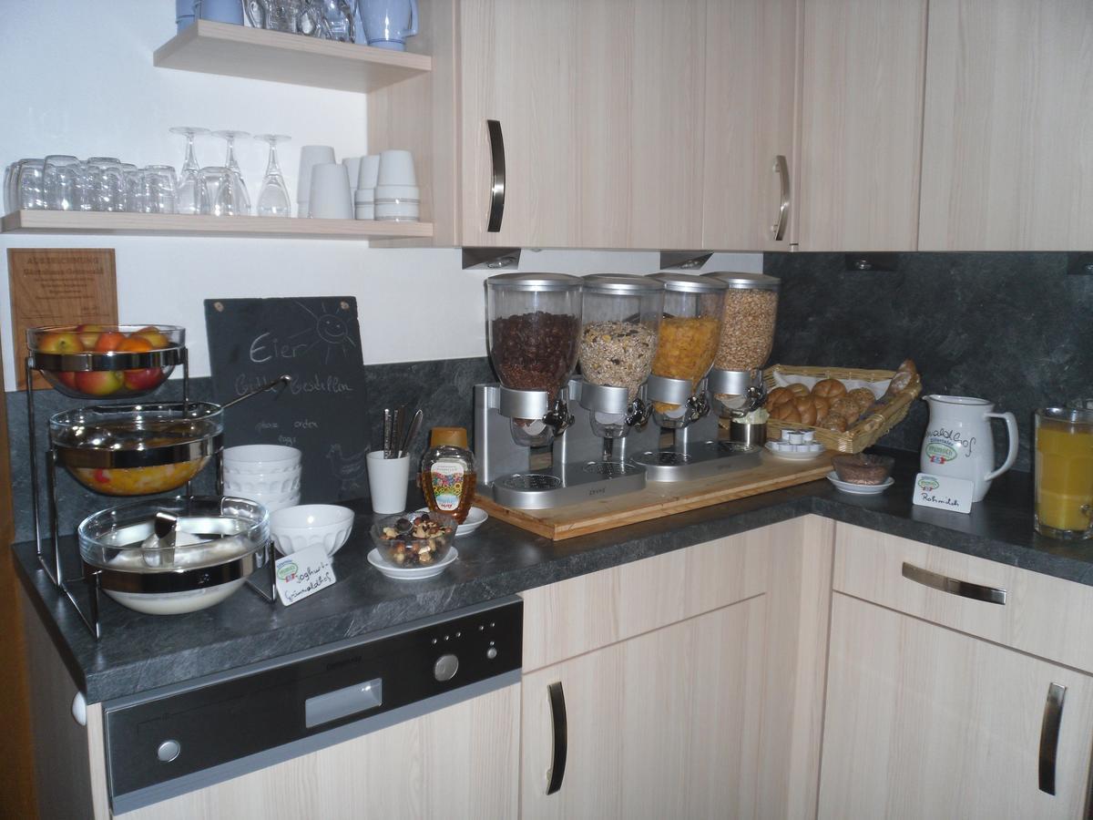 トゥクス Gruenwaldhof Bed & Breakfast エクステリア 写真