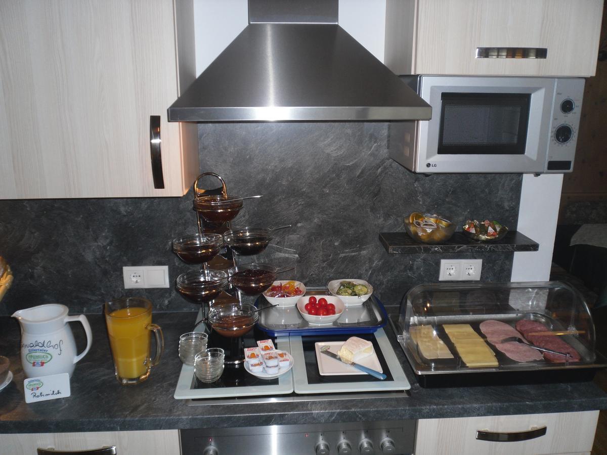 トゥクス Gruenwaldhof Bed & Breakfast エクステリア 写真