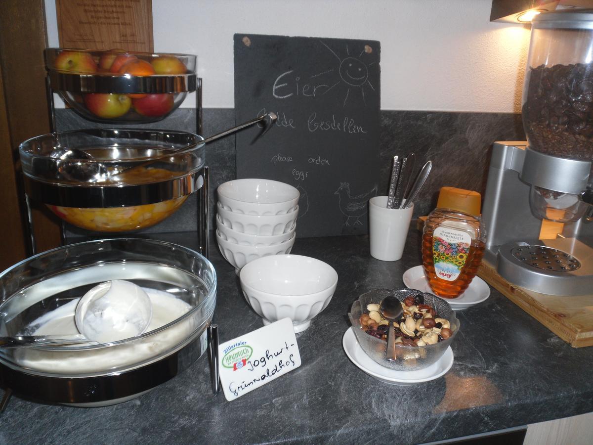 トゥクス Gruenwaldhof Bed & Breakfast エクステリア 写真